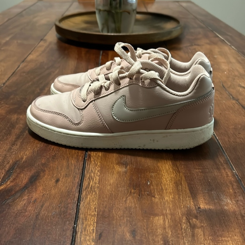 Women’s Nike lows